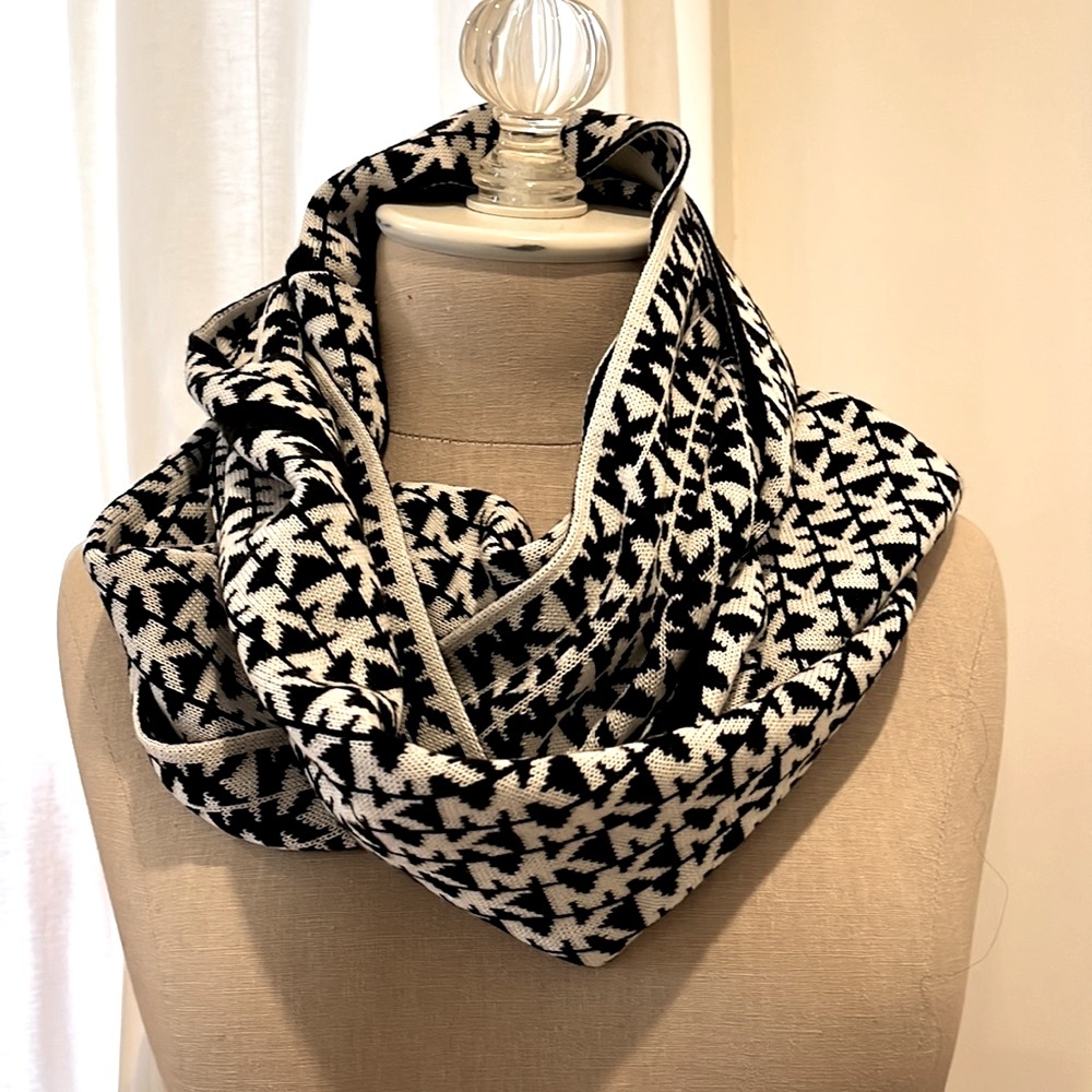 Super soft Michael Kira infinity scarf